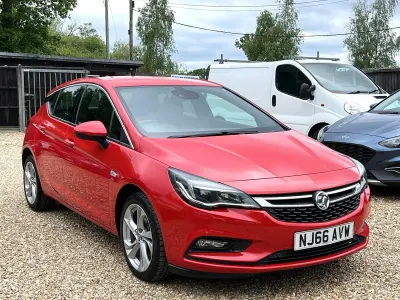 Used Vauxhall Astra SRi 136 HP (100 kW) 2016 Red Hatchback