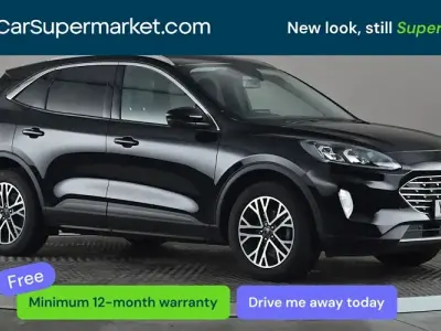Usado Ford Kuga Titanium 150 HP (110 kW) 2023 Preto SUV