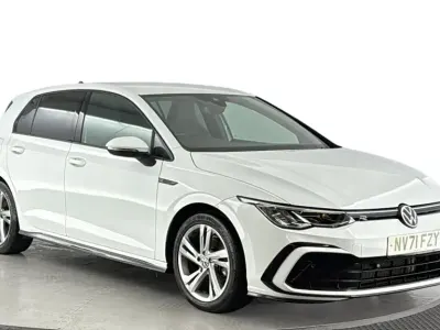Używany VW Golf VIII R-line 150 KM (110 kW) 2022 Biały Hatchback