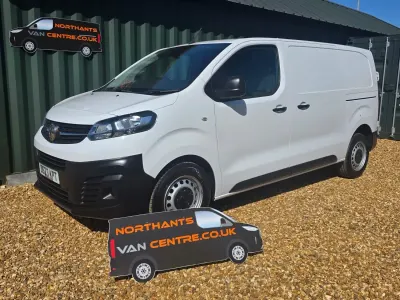 Second-hand Vauxhall Vivaro 100 CP (73 kW) 2023 Alb Monovolum