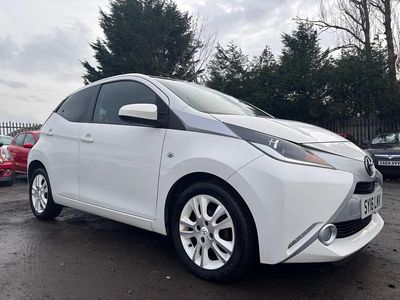 Used Toyota Aygo X-pure 68 HP (50 kW) 2016 White Hatchback