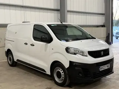 Usado Peugeot Expert Premium 100 HP (73 kW) 2023 Branco Van