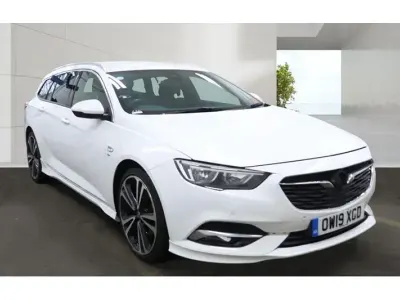 Used Vauxhall Insignia SRi 170 HP (125 kW) 2019 White Hatchback