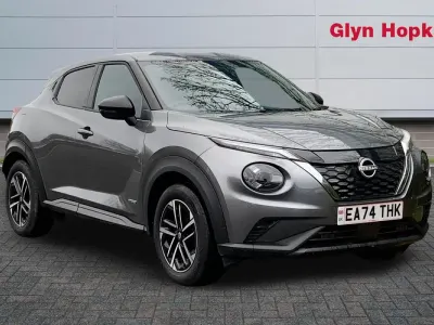 Begagnad Nissan Juke N-Connecta 2024 Grå SUV