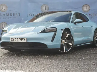 Usado Porsche Taycan Performance Package 11 kW (15 CV) 2022 Azul Familiar