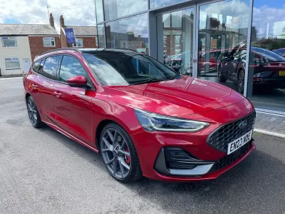 Used Ford Focus ST 280 HP (205 kW) 2023 Red Estate