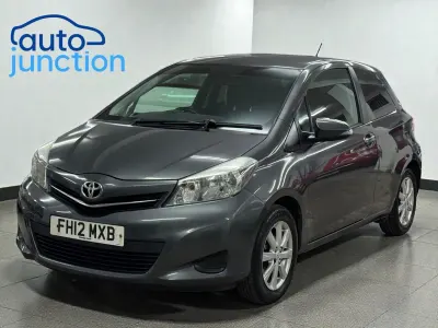 Used Toyota Yaris 99 HP (72 kW) 2012 Grey Hatchback