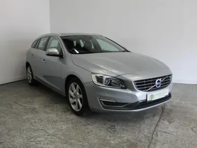 Usado Volvo V60 SE Lux 215 CV (158 kW) 2015 Plateado Familiar