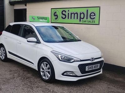 Used Hyundai i20 Premium 84 HP (61 kW) 2015 White Hatchback