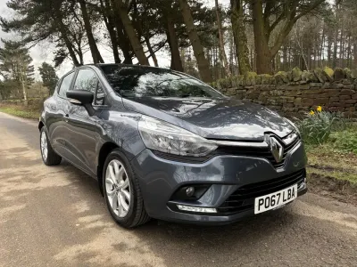 Używany Renault Clio V Play 90 KM (66 kW) 2023 Szary Hatchback