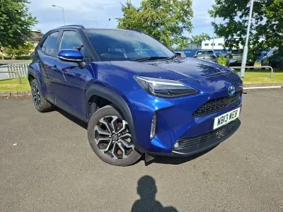 Used Toyota Yaris Hybrid Design 116 HP (85 kW) 2023 Blue Estate