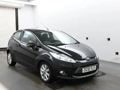 Usado Ford Fiesta Zetec 82 HP (60 kW) 2010 Preto Citadino