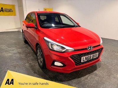 Used Hyundai i20 Premium 100 HP (73 kW) 2018 Red Hatchback