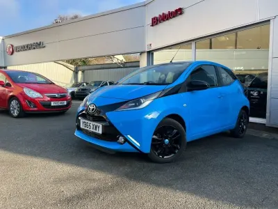 Usado Toyota Aygo X-cite 69 HP (50 kW) 2015 Azul Citadino