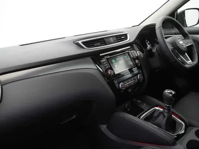 Begagnad Nissan Qashqai N-Motion 138 HK (101 kW) 2021 Grå SUV