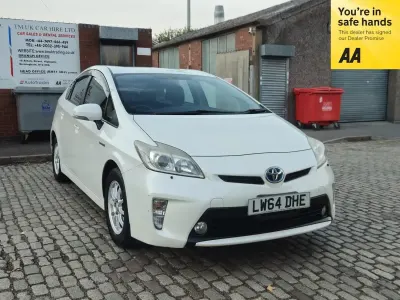 Used Toyota Prius 2015 White Hatchback