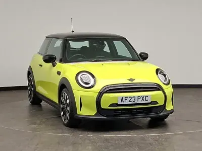 Used Mini Cooper Exclusive 136 HP (100 kW) 2023 Yellow Hatchback