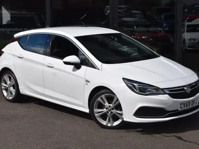 Used Vauxhall Astra SRi 150 HP (110 kW) 2019 White Hatchback