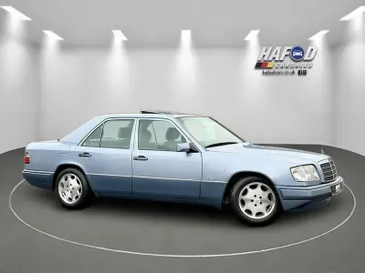 Used Mercedes E280 1994 Blue Sedan