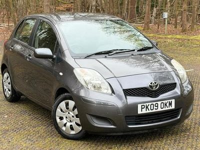 Używany Toyota Yaris 69 KM (50 kW) 2009 Szary Hatchback