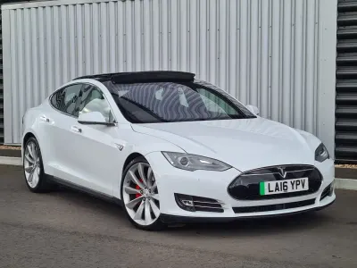 Used Tesla Model S 314 kW (428 HP) 2016 White Hatchback