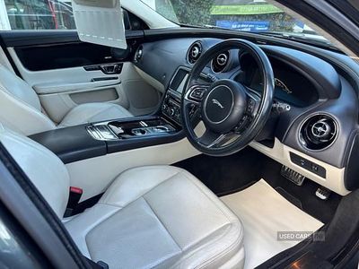 Jaguar XJ