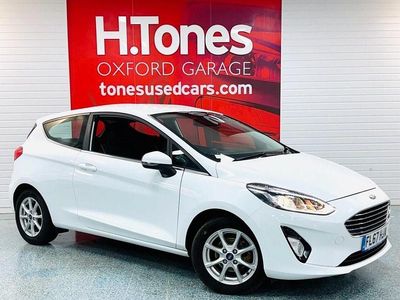 Used Ford Fiesta Zetec 70 HP (51 kW) 2017 White Hatchback