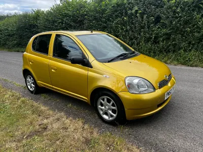 Used Toyota Yaris 86 HP (63 kW) 2002 Yellow Hatchback