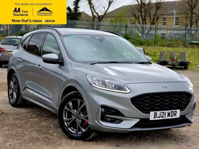 Używany Ford Kuga ST-Line 120 KM (88 kW) 2021 Srebrny SUV
