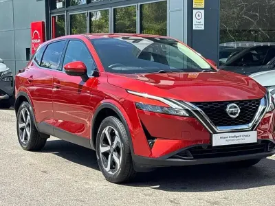 Used Nissan Qashqai N-Connecta 155 HP (114 kW) 2022 Red SUV
