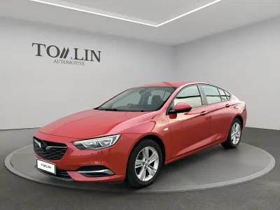 Used Vauxhall Insignia Design Edition 165 HP (121 kW) 2017 Red Hatchback