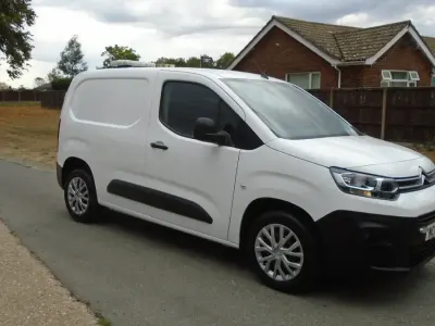 Used Citroën Berlingo Start 100 HP (73 kW) 2019 White MPV