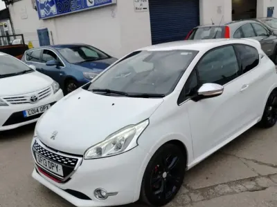 Usado Peugeot 208 GTi 200 HP (147 kW) 2013 Branco Citadino