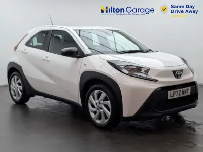 Używany Toyota Aygo X X-pure 72 KM (52 kW) 2023 Biały SUV