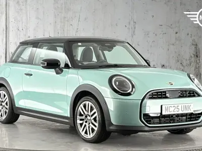 Usado Mini Cooper Hatch 113 kW (154 HP) 2025 Verde Citadino
