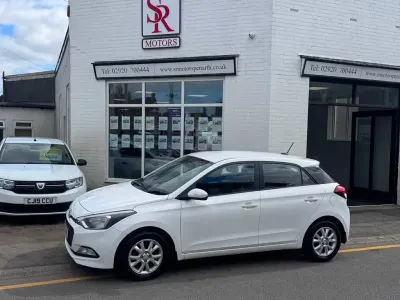 Used Hyundai i20 SE 84 HP (61 kW) 2017 White Hatchback