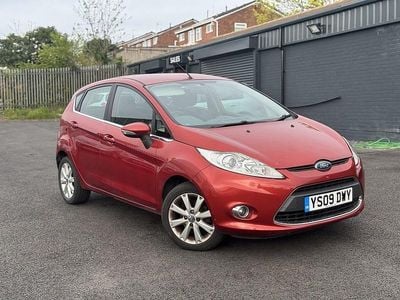 Begagnad Ford Fiesta Zetec 82 HK (60 kW) 2009 Röd Halvkombi