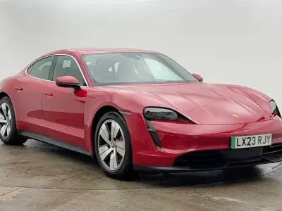 Usado Porsche Taycan 389 kW (530 HP) 2023 Vermelho Sedan