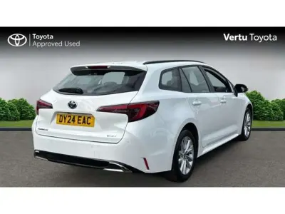 Used Toyota Corolla 138 HP (101 kW) 2024 White Estate