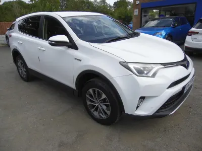 Used Toyota RAV4 197 HP (144 kW) 2017 White SUV