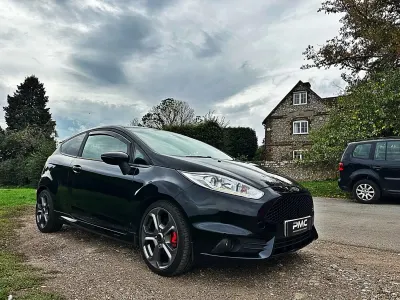 Begagnad Ford Fiesta ST 182 HK (133 kW) 2017 Svart Halvkombi