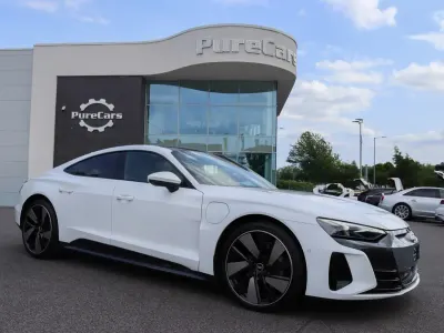 Begagnad Audi e-tron GT quattro Comfort 389 kW (530 HK) 2021 Vit Sedan