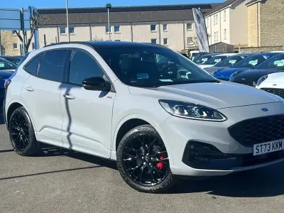 Begagnad Ford Kuga 2023 Grå SUV