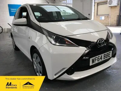 Used Toyota Aygo X-play 68 HP (50 kW) 2014 White Hatchback