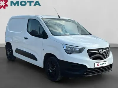 Used Vauxhall Combo Edition 102 HP (75 kW) 2019 White MPV