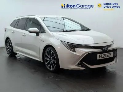 Second-hand Toyota Corolla 184 CP (135 kW) 2021 Alb Break