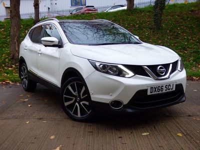 White Used 2016 Nissan Qashqai Tekna SUV | £7,300 (Good price)