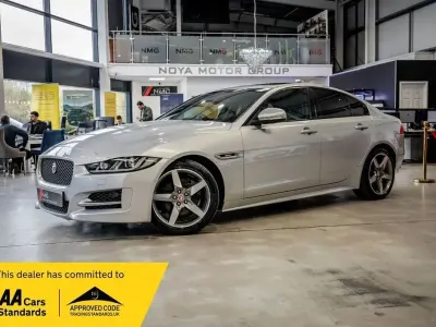 Używany Jaguar XE R-Sport 180 KM (132 kW) 2017 Srebrny Sedan/Limuzyna