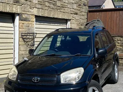 Usado Toyota RAV4 147 CV (108 kW) 2005 Negro SUV