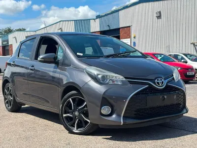 Used Toyota Yaris Design 99 HP (72 kW) 2016 Grey Hatchback